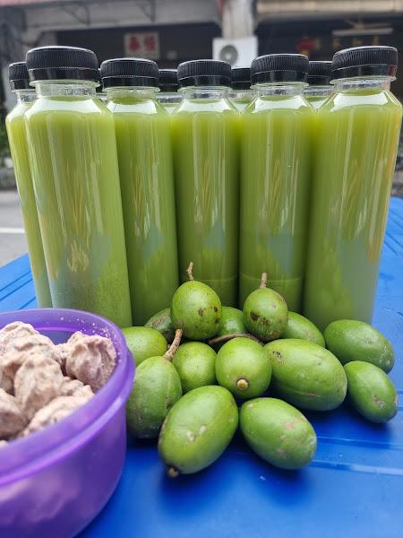 Woody fruit juice stall 2