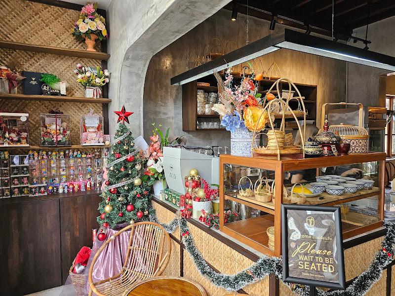 The Thai • เดอะไทย Cafe and Restaurant 3