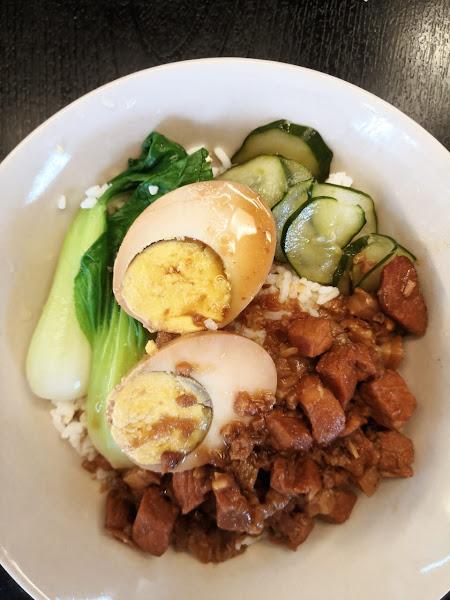 Selina 娘惹 Nyonya Braised Pork Rice (卤肉饭), Loh Bak (马泰微辣酸黄金肉卷), Fried Taukua (脆炸豆干) & Sambal Bilis Mantou (三拜江鱼仔炸馒头) 2