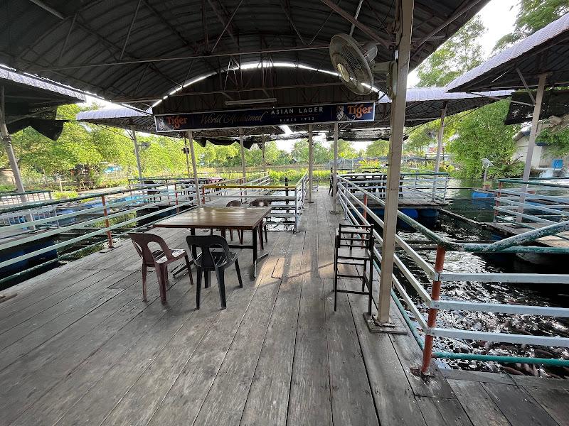 Floating Seafood Paradise Restaurant 1